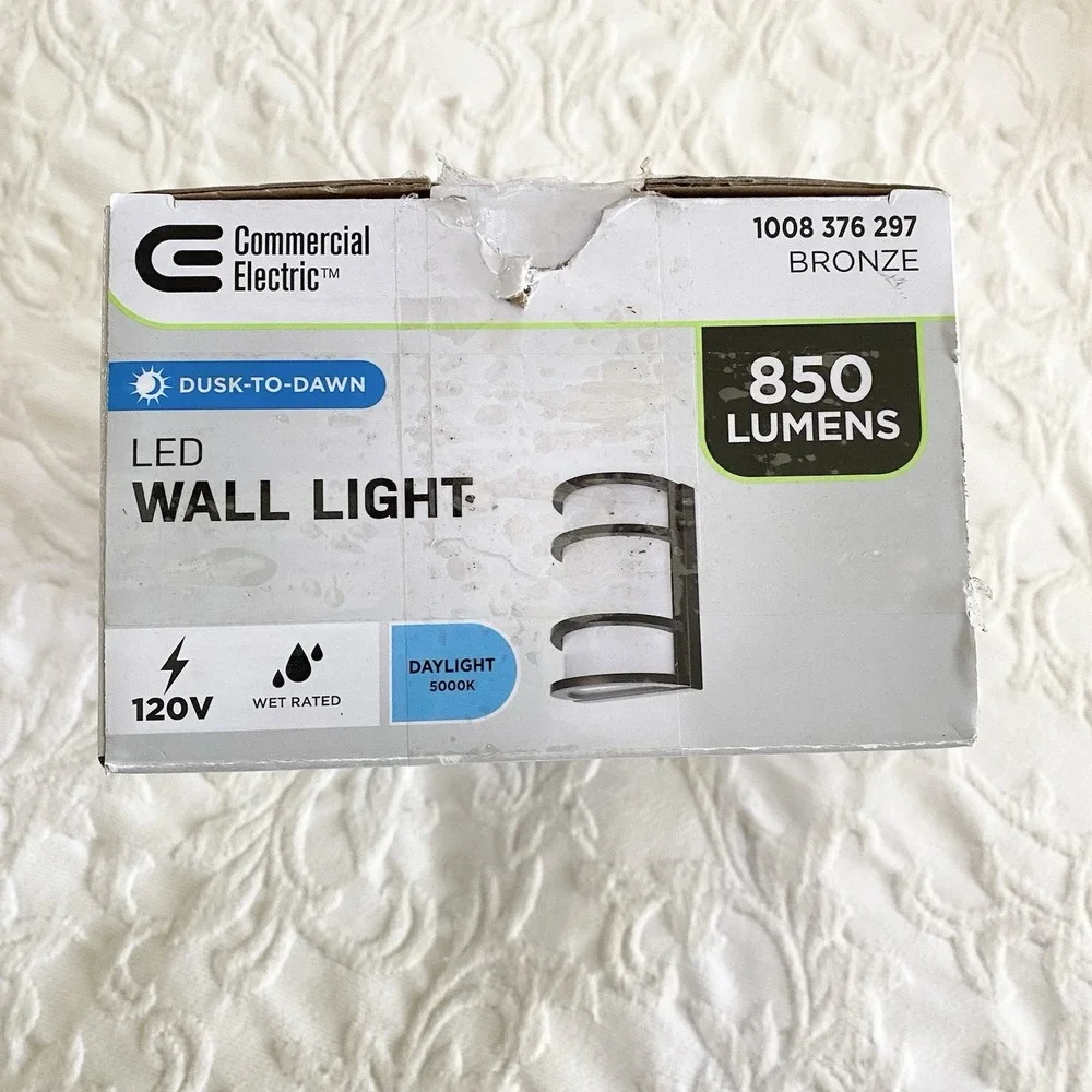 Commercial Electric LED WALL LIGHT BRONZE 850‎ Lumens 1008-376-297 Sensor NEW